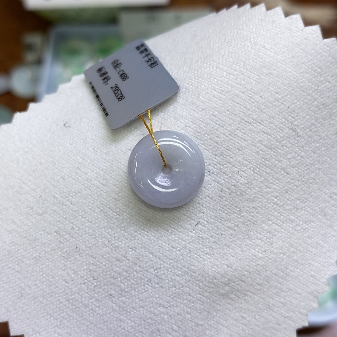 颈饰未镶嵌翡翠平安扣