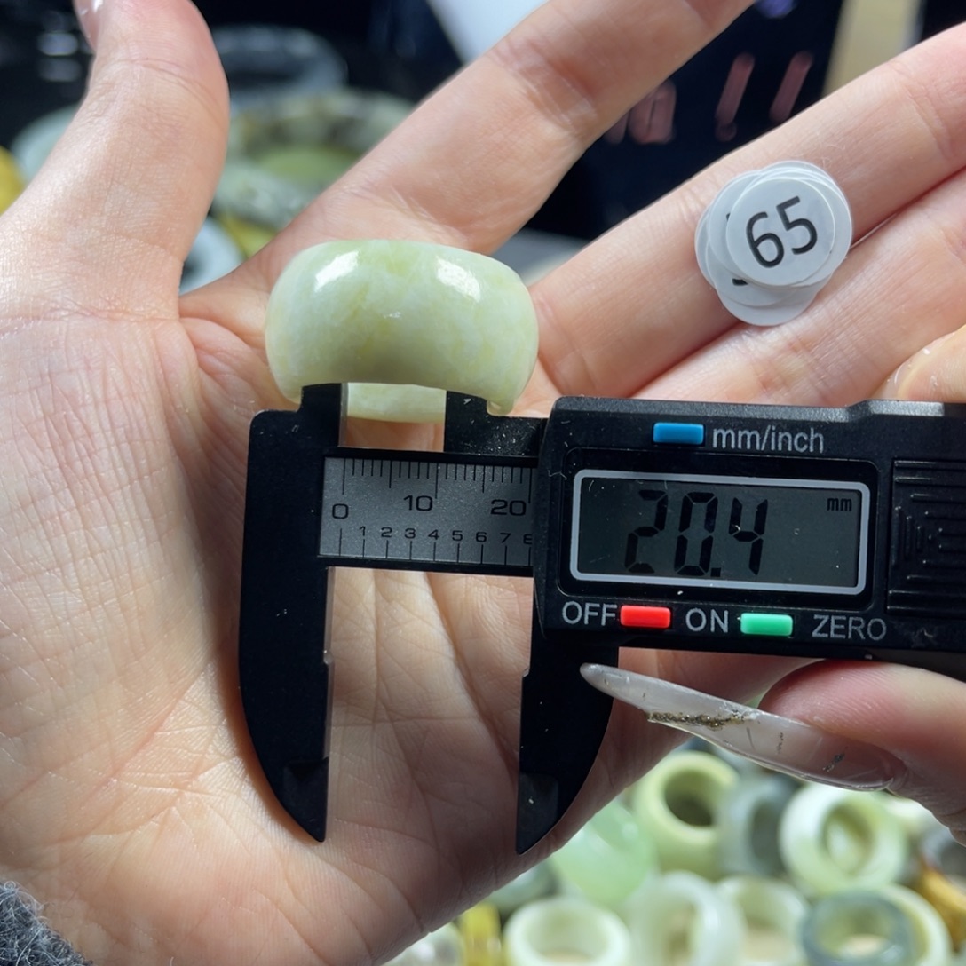 蛇纹石玉未镶嵌戒指