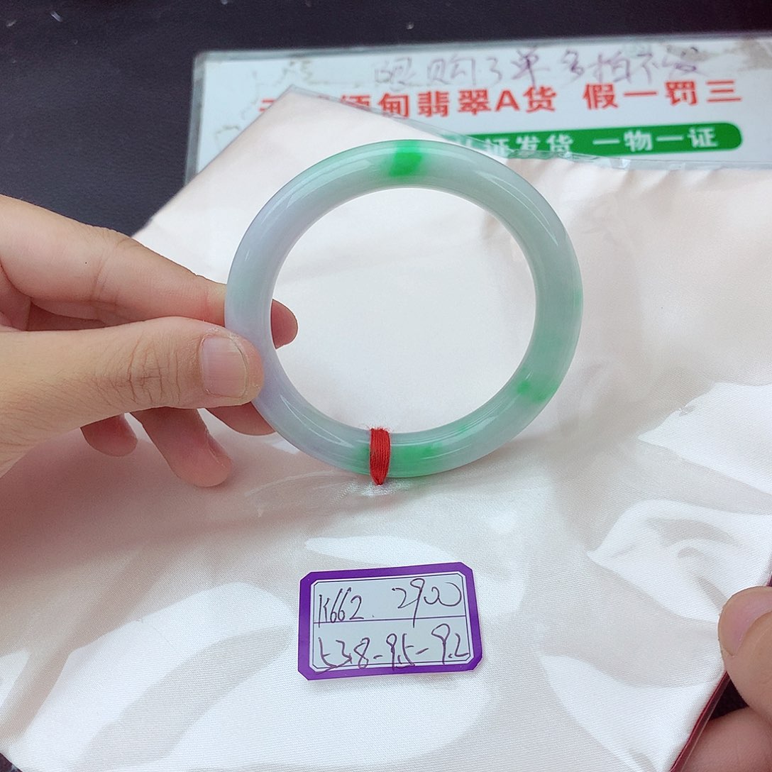 翡翠手镯未镶嵌翡翠