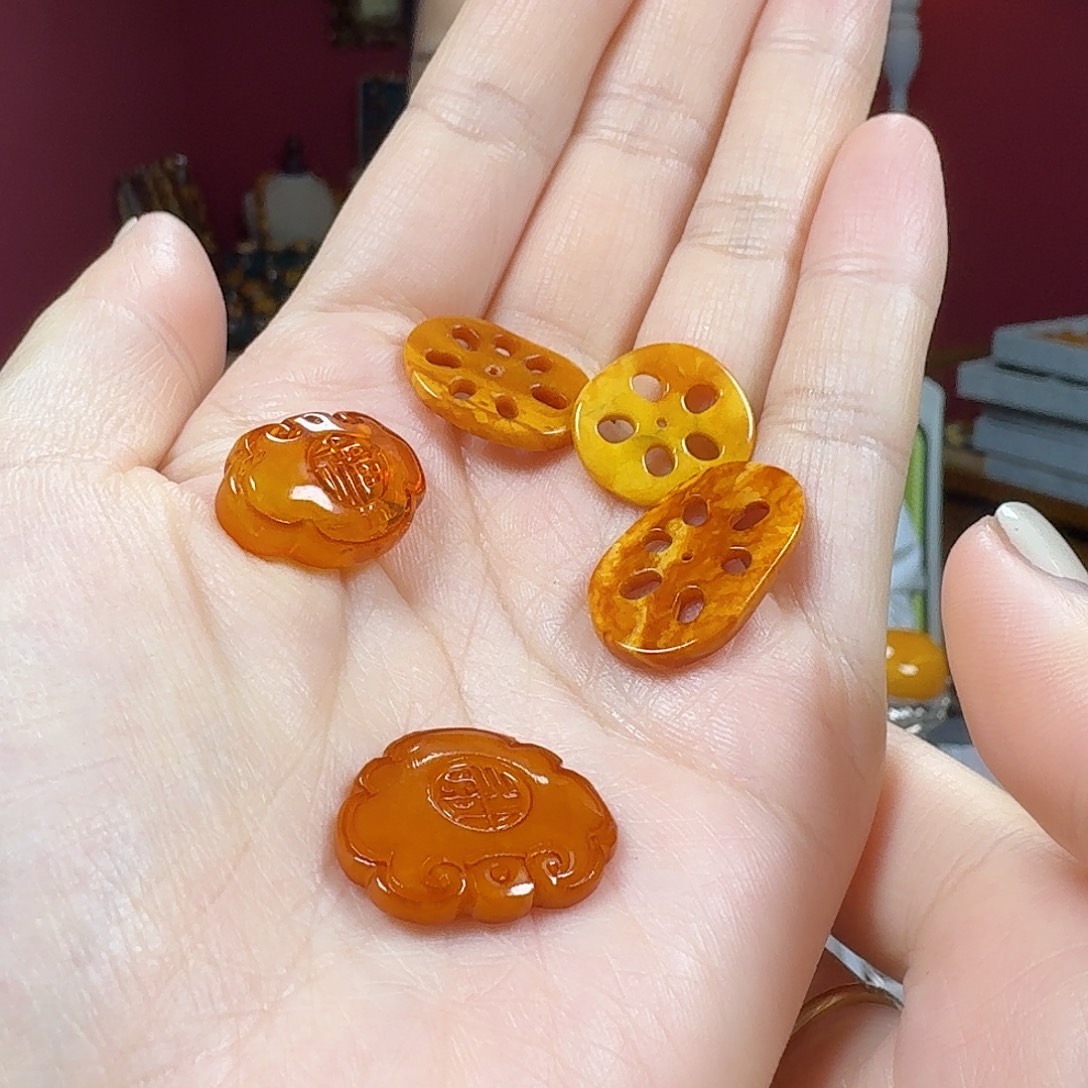 蜜蜡未镶嵌颈饰吊坠一组
