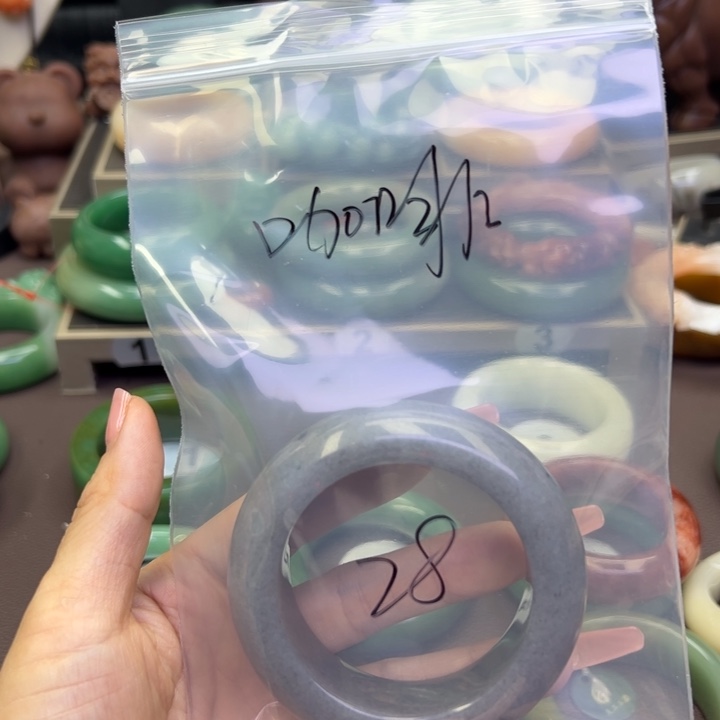未镶嵌手镯石英岩玉咖****乐