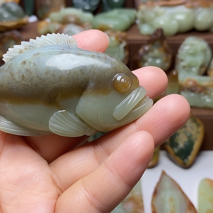 瓷***边岫岩老玉（透闪石质玉）未镶嵌颈饰