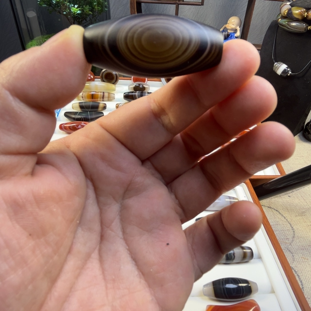 日***于玛瑙/玉髓未镶嵌珠宝半成品