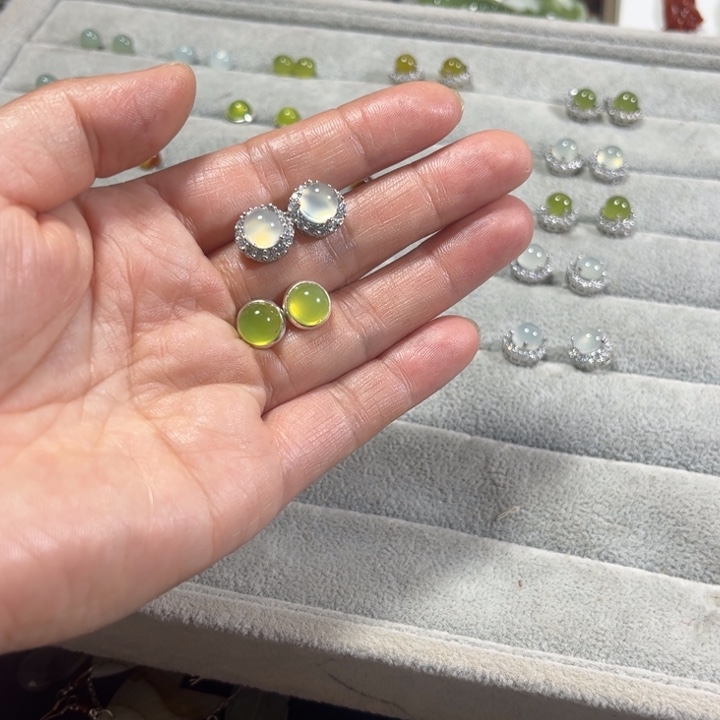 蛇纹石玉耳饰未镶嵌