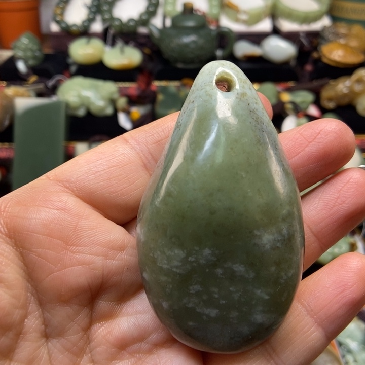 未镶嵌岫岩老玉（透闪石质玉）把件