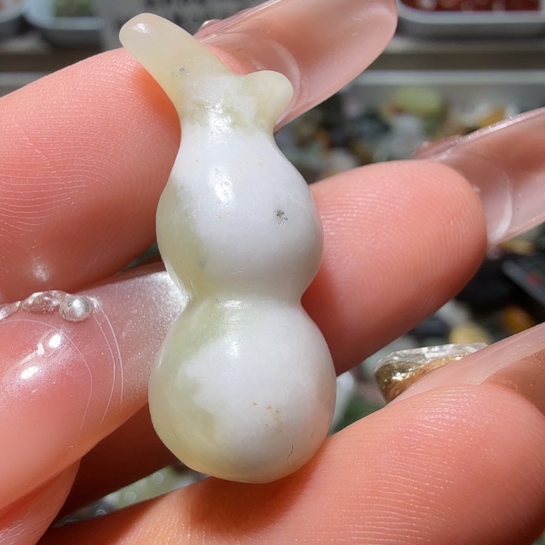 莫***奈和田玉未镶嵌珠宝奇石