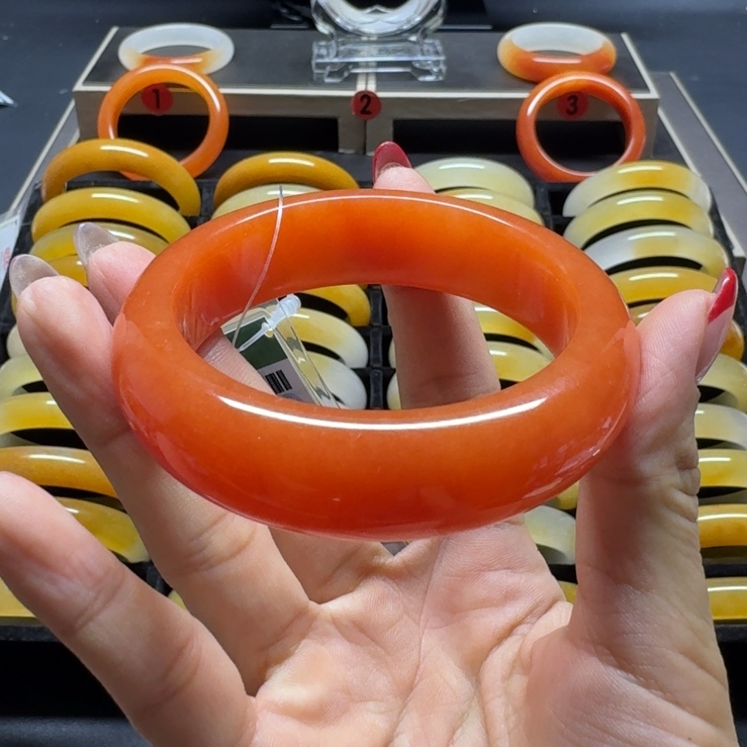 小****石英质玉（黄龙玉）未镶嵌手镯