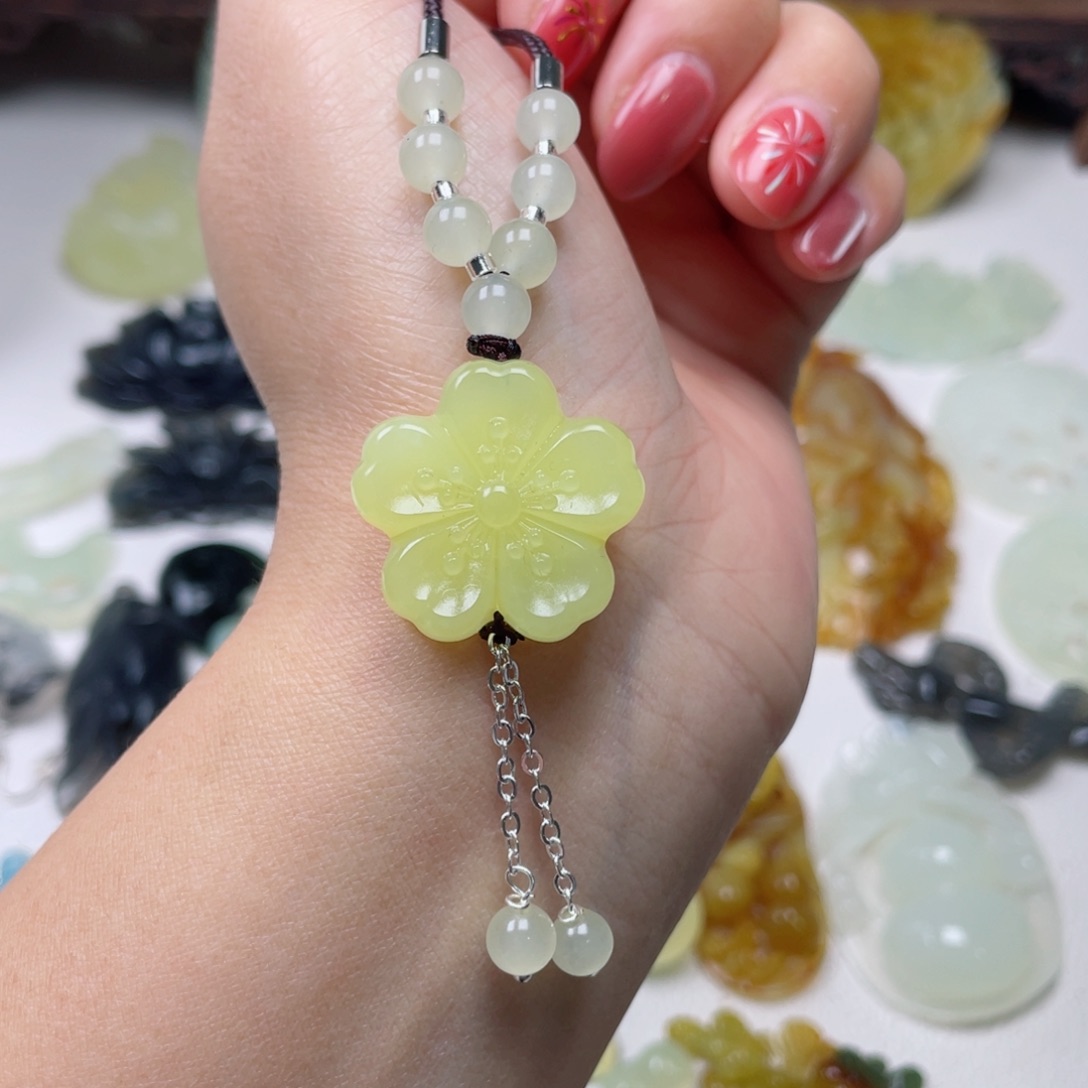 蛇纹石玉颈饰未镶嵌