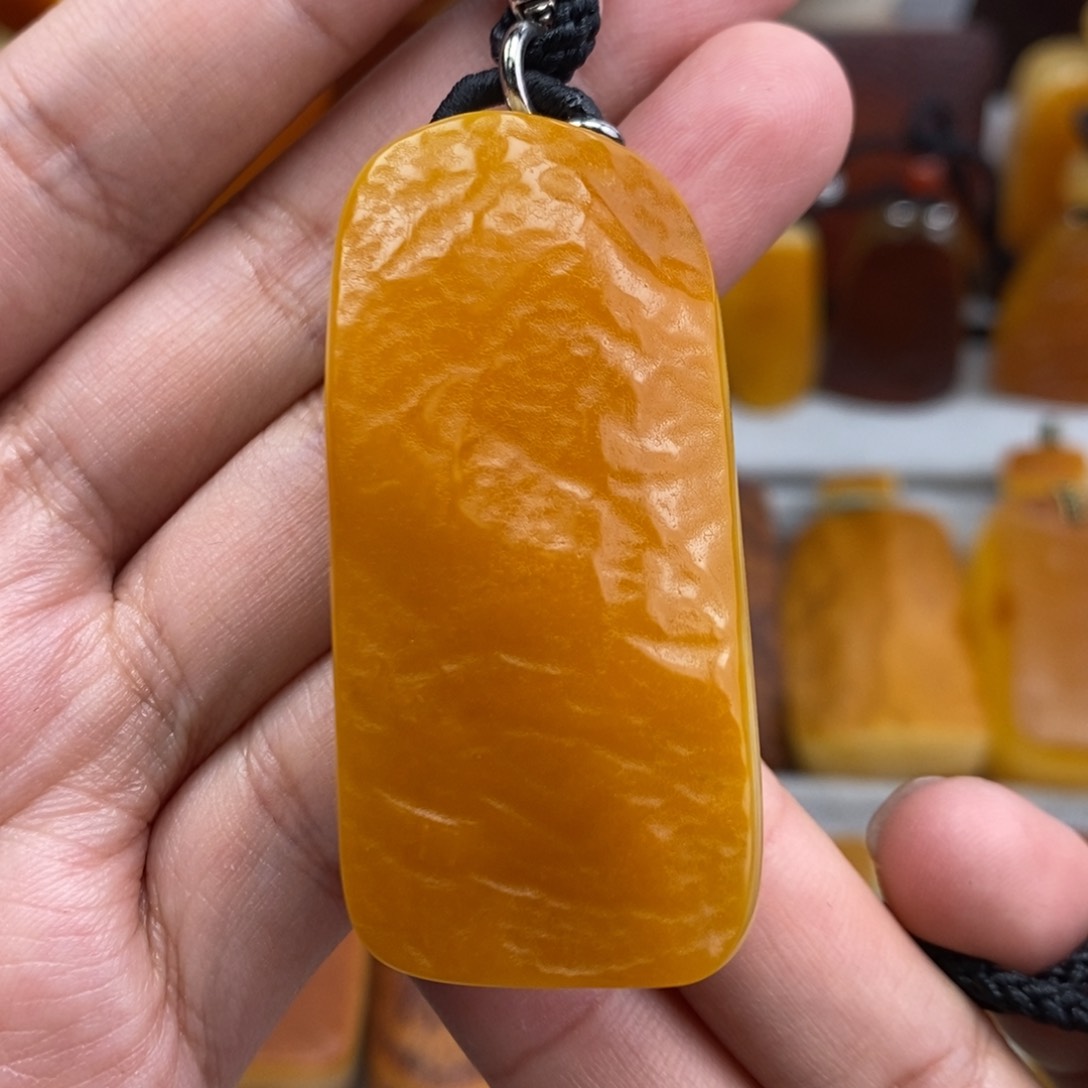 琥珀吊坠(赠链)未镶嵌