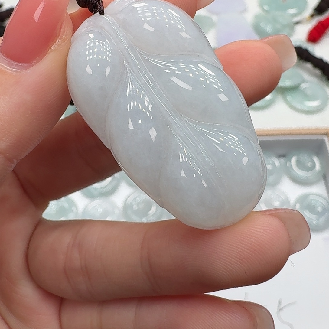 翡翠未镶嵌颈饰多样性发