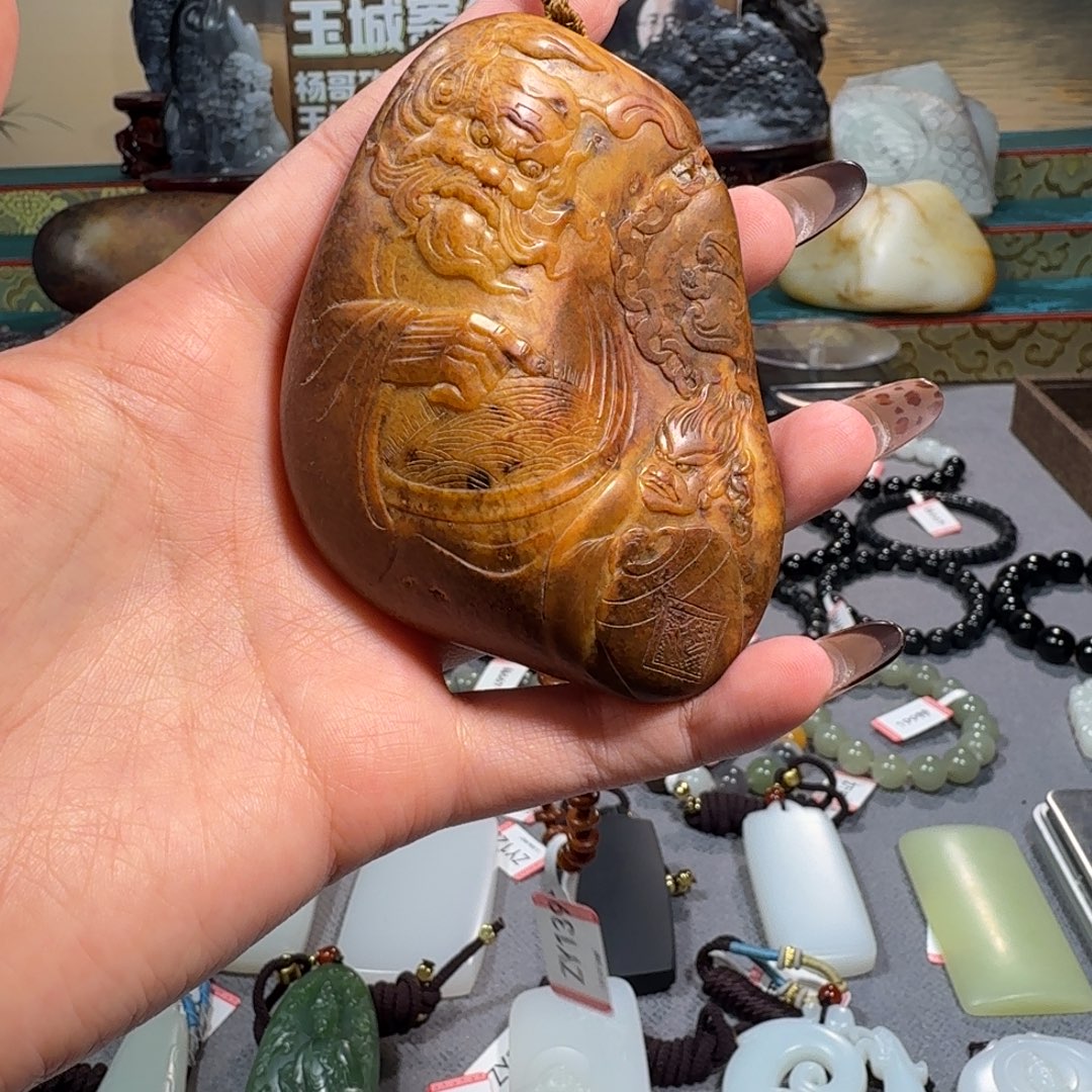 和田玉未镶嵌把件