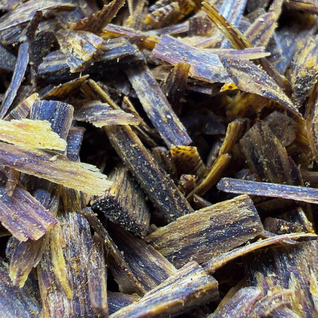 沉香木手把件绿奇楠沉香乌身圆叶开珠料20克