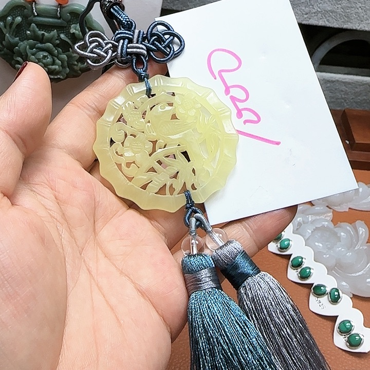 蛇纹石玉车挂未镶嵌