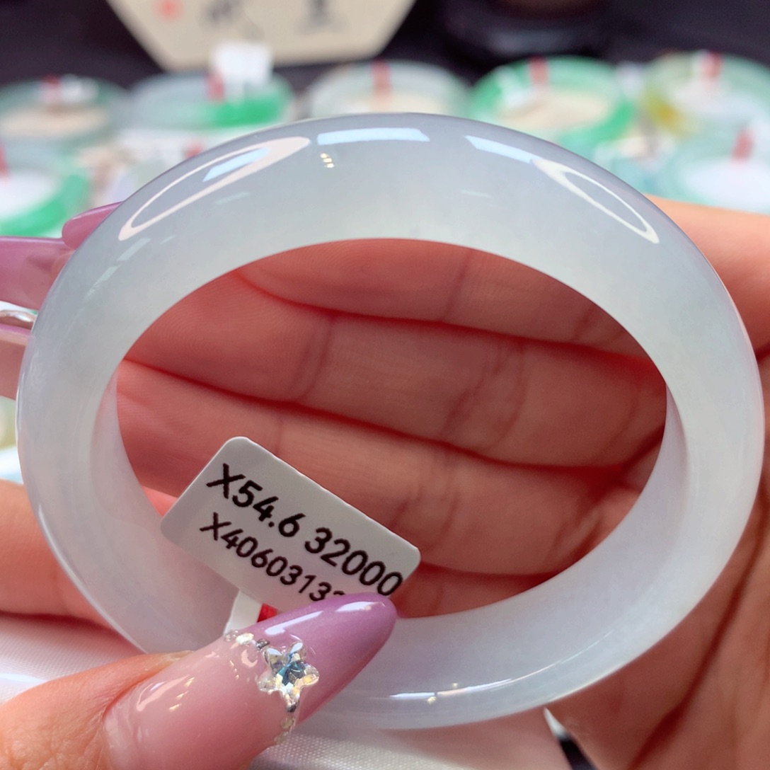 翡翠手镯未镶嵌东**就正圈66