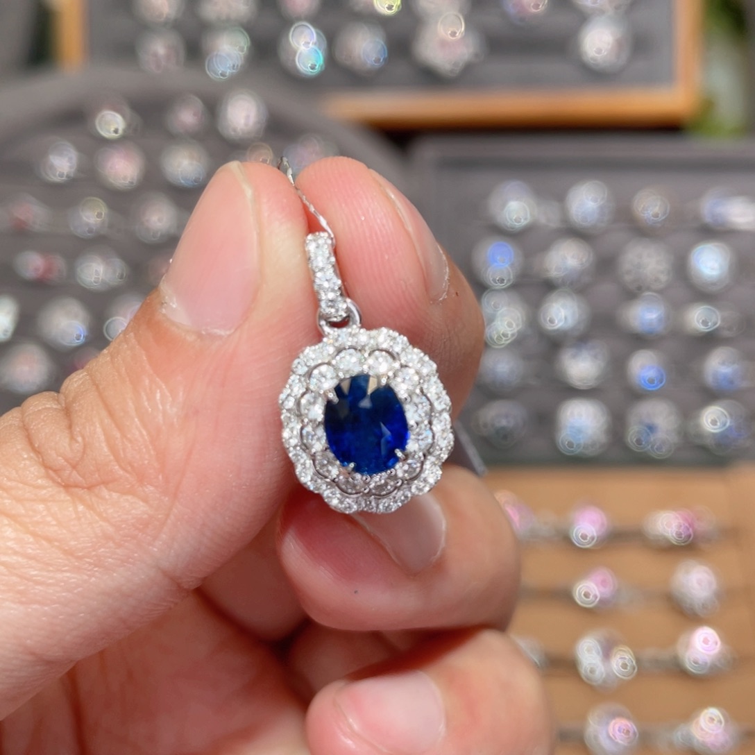 蓝宝石吊坠(不含链)18K金镶嵌1.42ct 皇家蓝