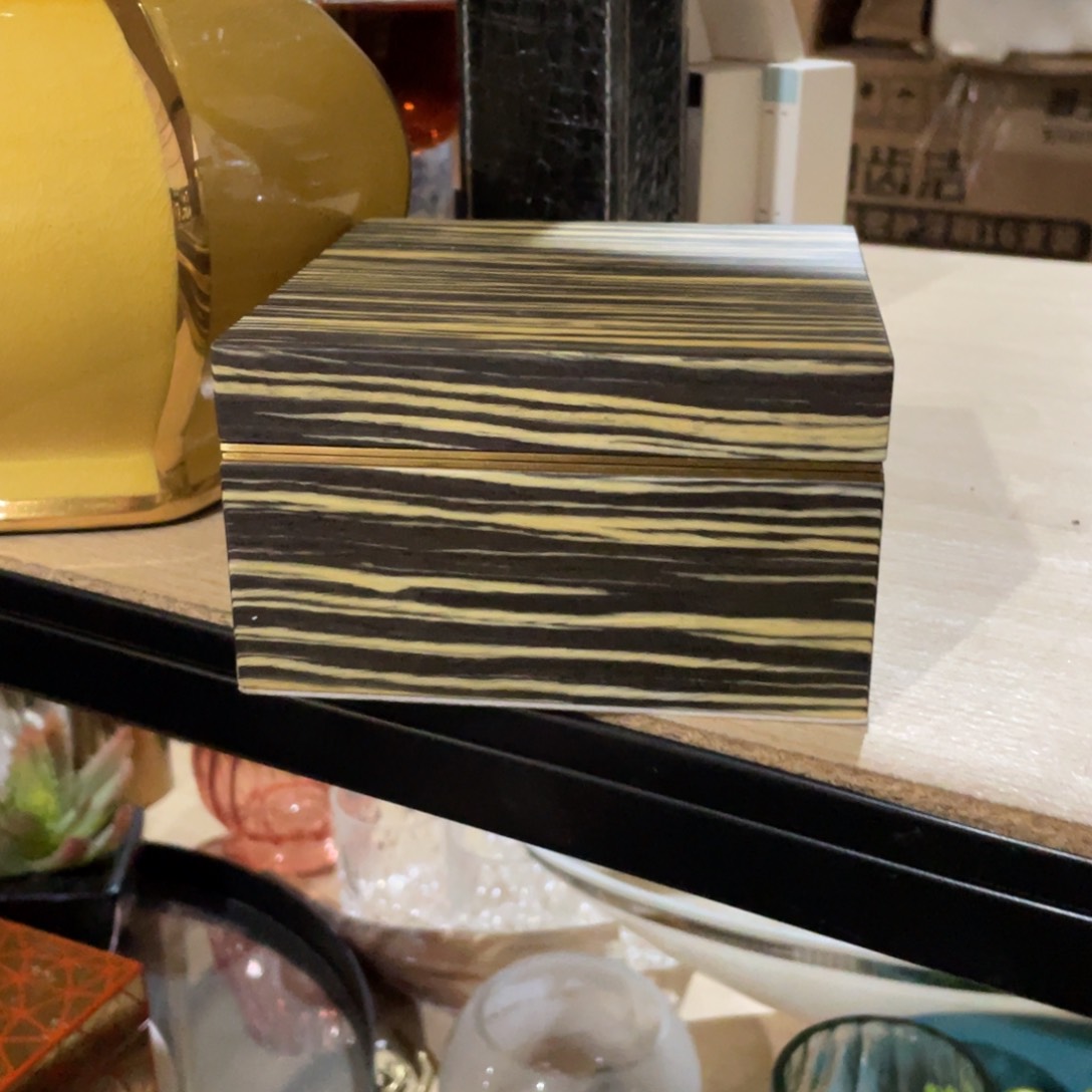 陶瓷花瓶，家居摆件。