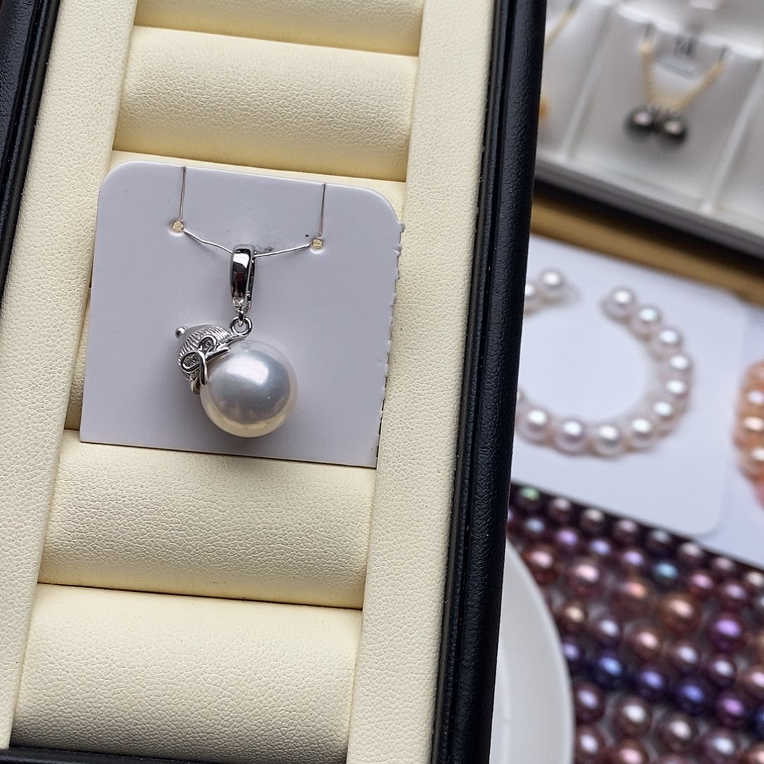 淡水珍珠颈饰合金