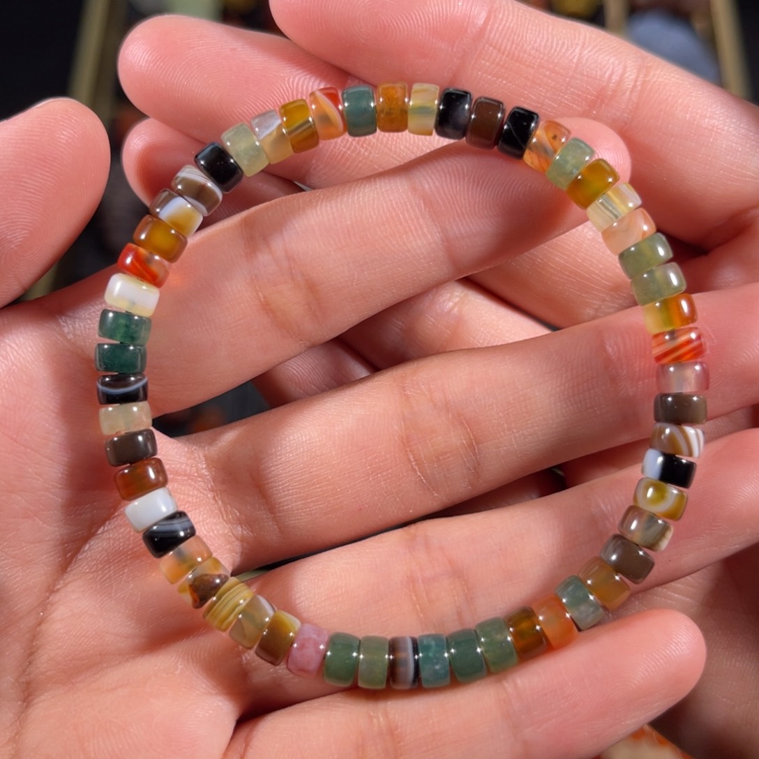 玛瑙/玉髓老改药片手串5.5左右。不退不换未镶嵌