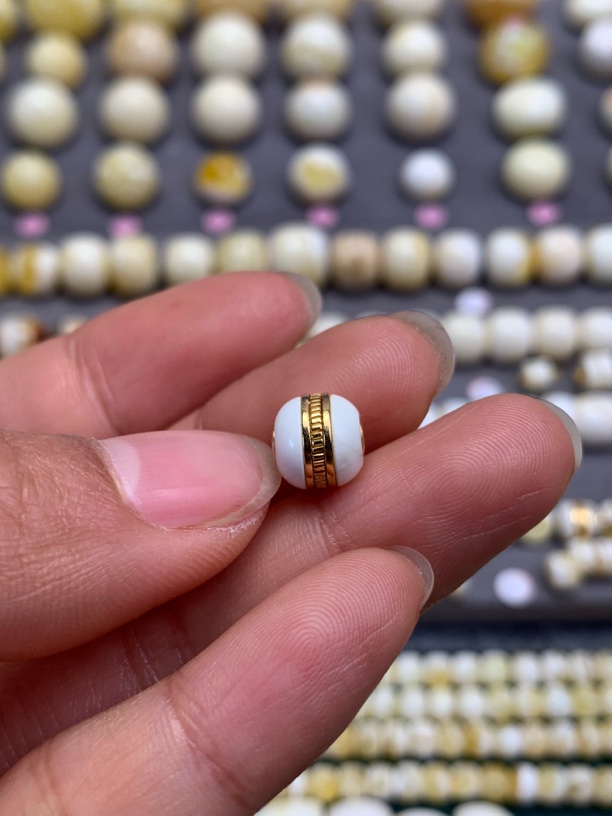 蜜蜡油漆白满蜜蜡汉堡珠8.3mm