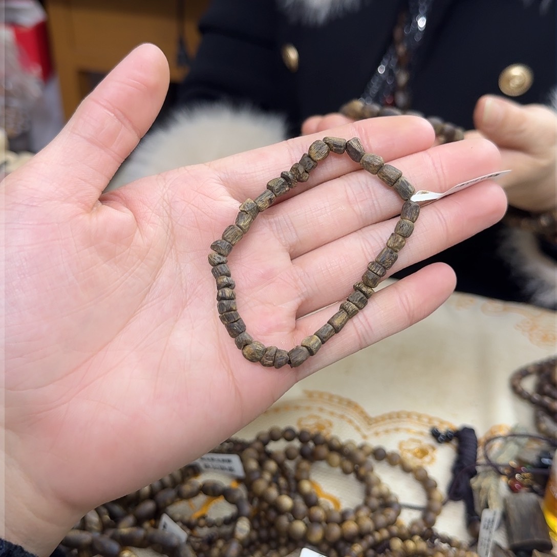 沉香木手串白棋沉水随型单圈 3 克多样性发一