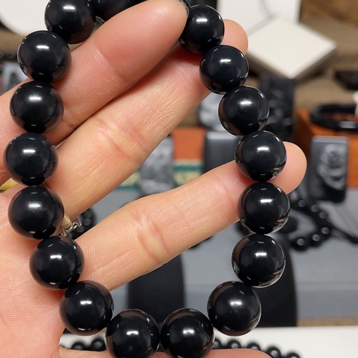 【闪购商品】和田玉（墨玉）手串未镶嵌福利版卡12圆珠