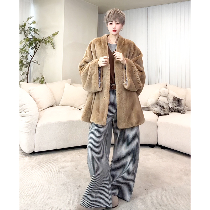 冷玩 [艳红啡]松弛感芬兰进口稀有色水貂廓形中长款 09FM09151