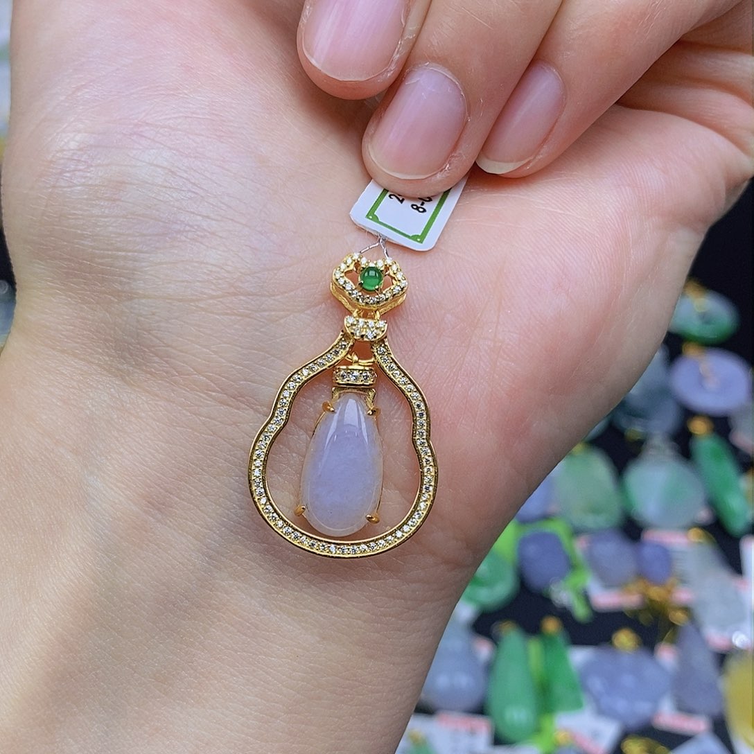 翡翠颈饰未镶嵌翡翠