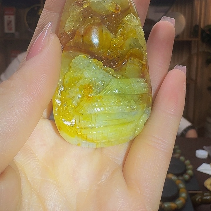 蛇纹石玉颈饰未镶嵌