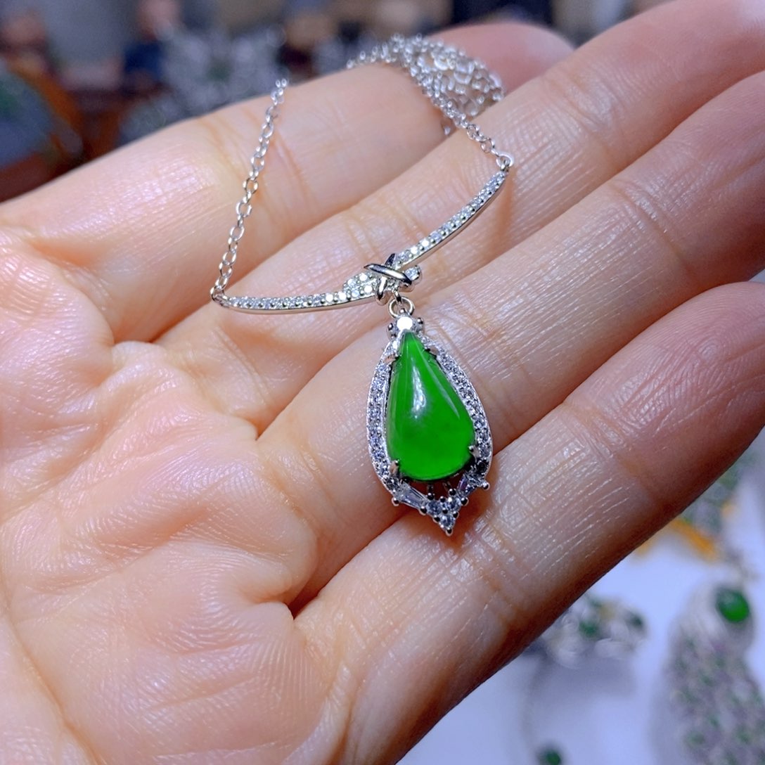 翡翠颈饰银S925镶嵌天然翡翠
