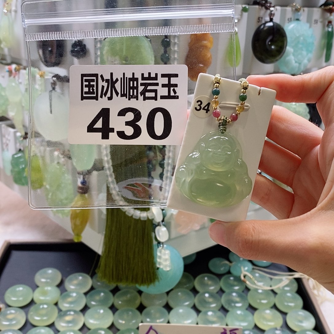 y***渊蛇纹石玉未镶嵌颈饰