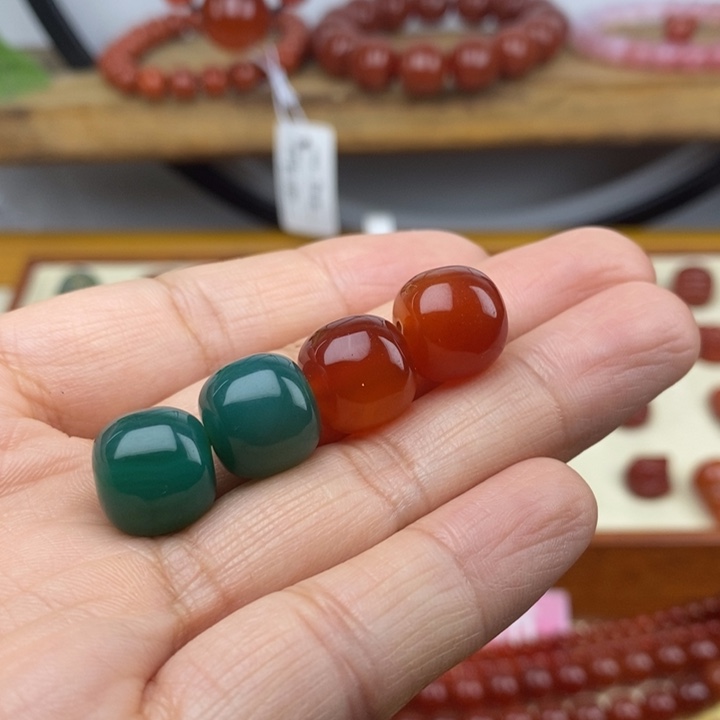 吨***爷南红玛瑙合金颈饰