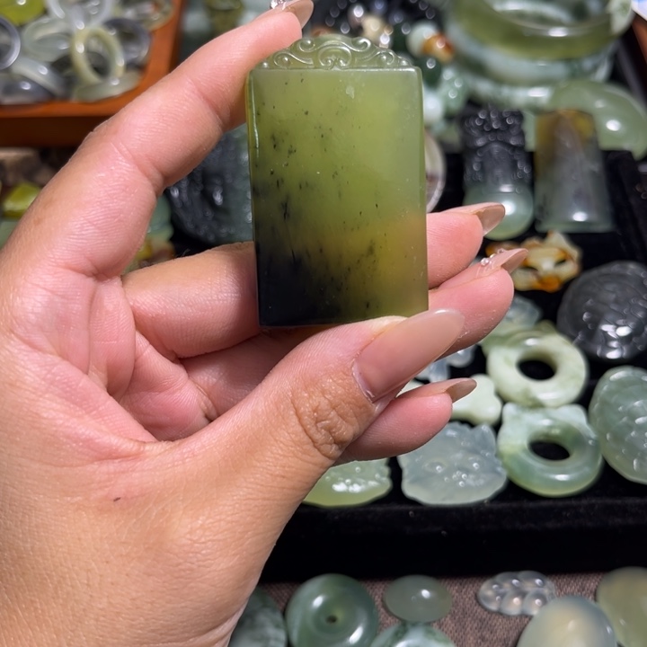 合金蛇纹石玉颈饰