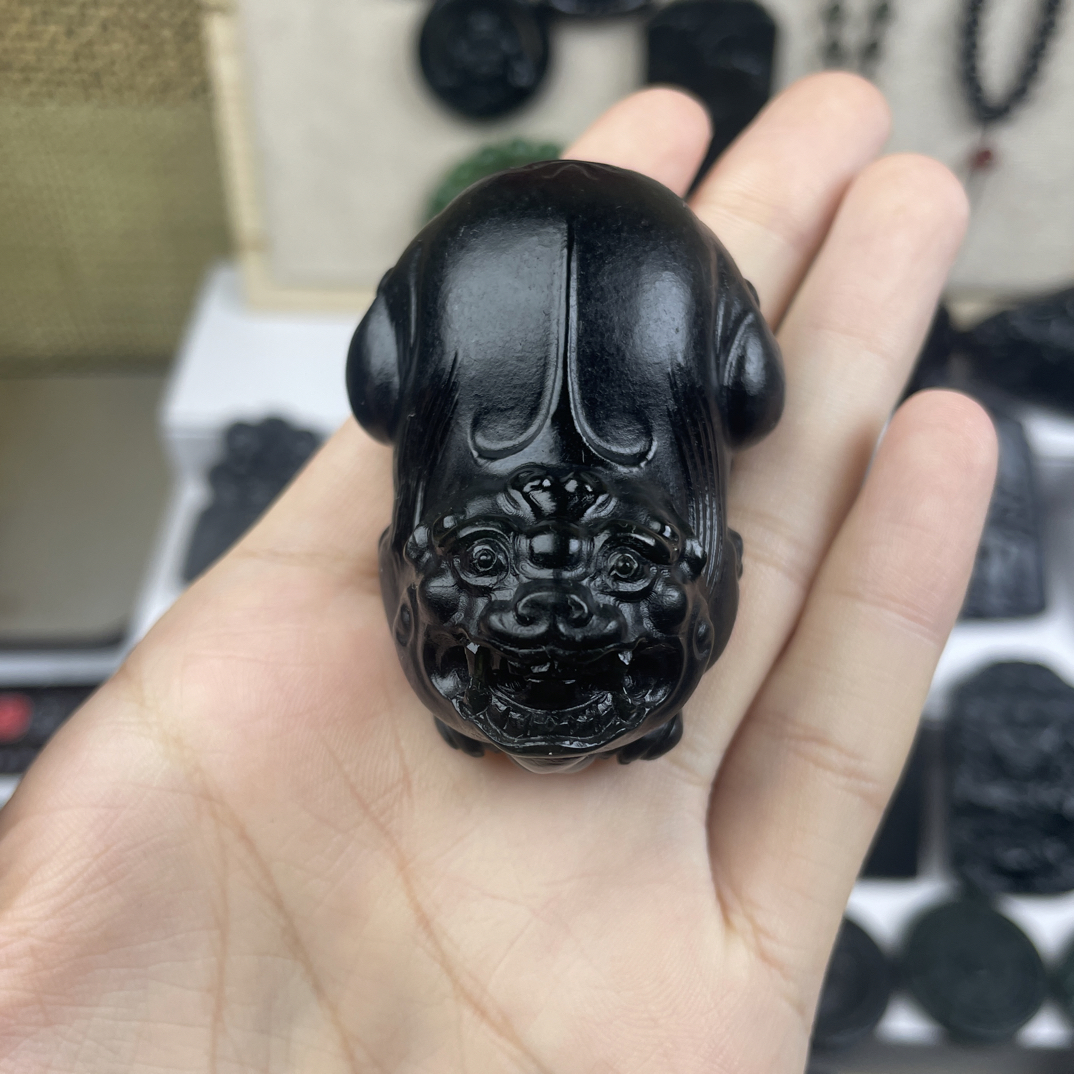 和田玉青玉貔貅把件