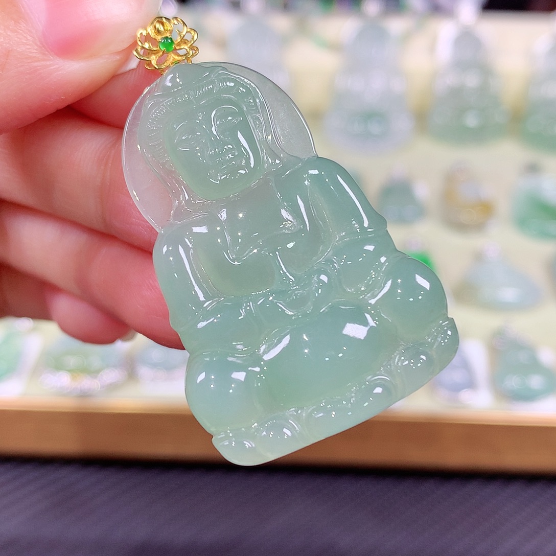 翡翠18K金镶嵌颈饰观音