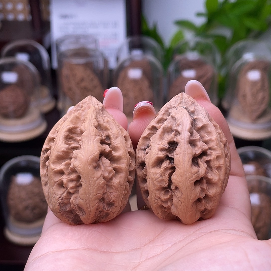 髑***髅文玩核桃吊坠粗筋八棱