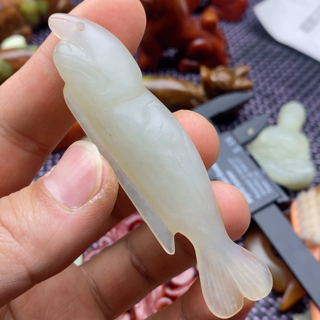 蛇纹石玉颈饰未镶嵌