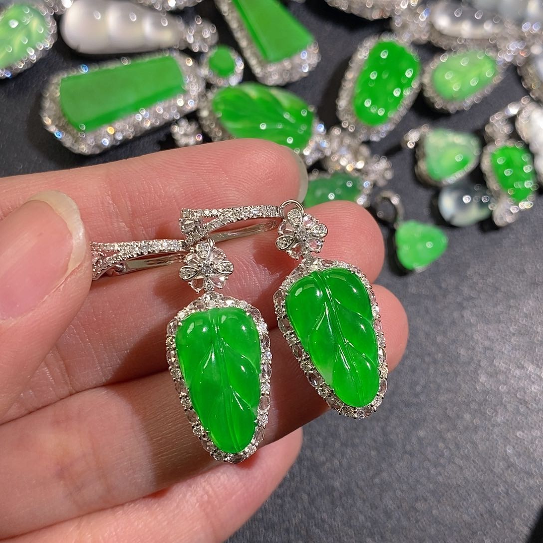 翡翠耳饰18K金镶嵌会**鱼天然缅甸A货翡翠