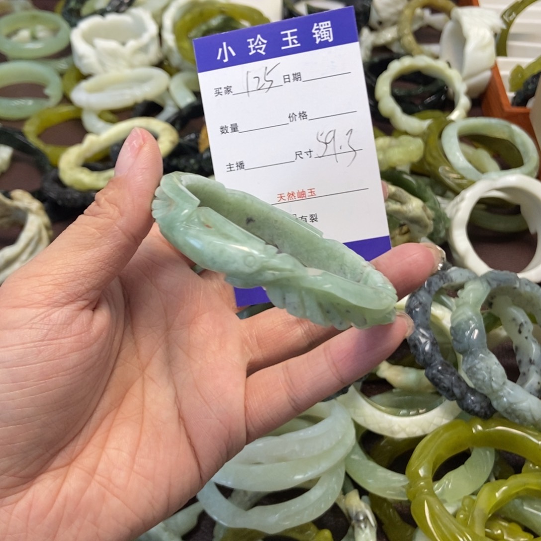 蛇纹石玉手镯未镶嵌