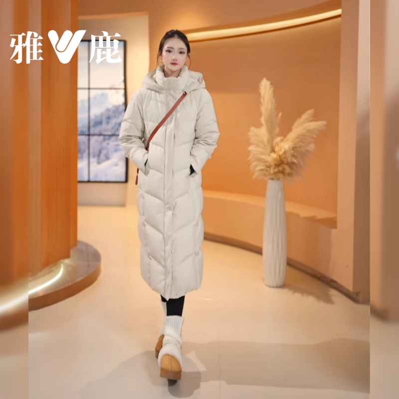雅鹿新款白鸭绒保暖连帽女款小个子羽绒服时尚纯色中长款羽绒服