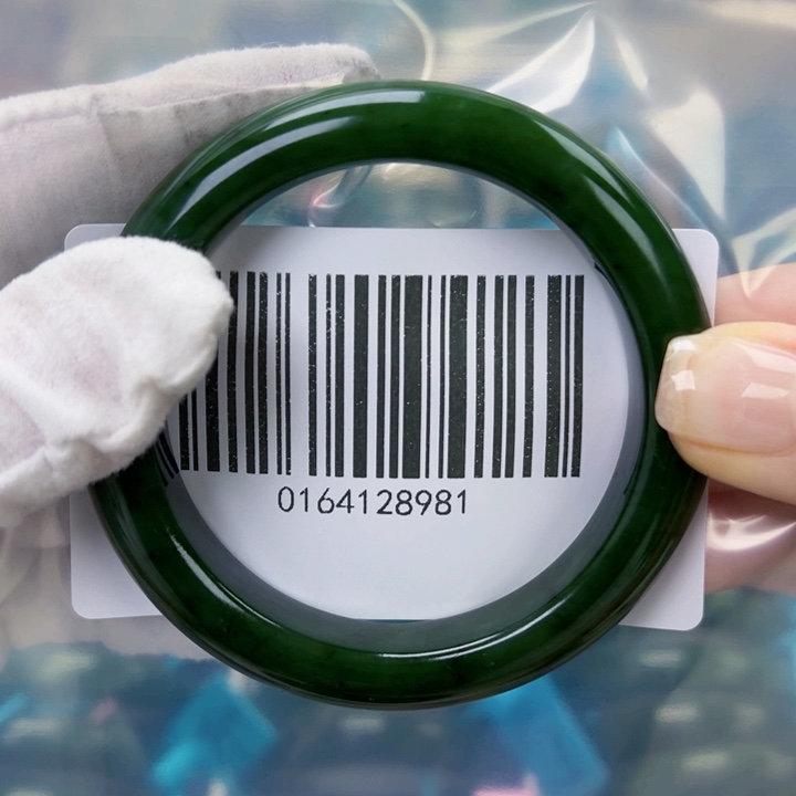 和田玉未镶嵌手镯微瑕5657