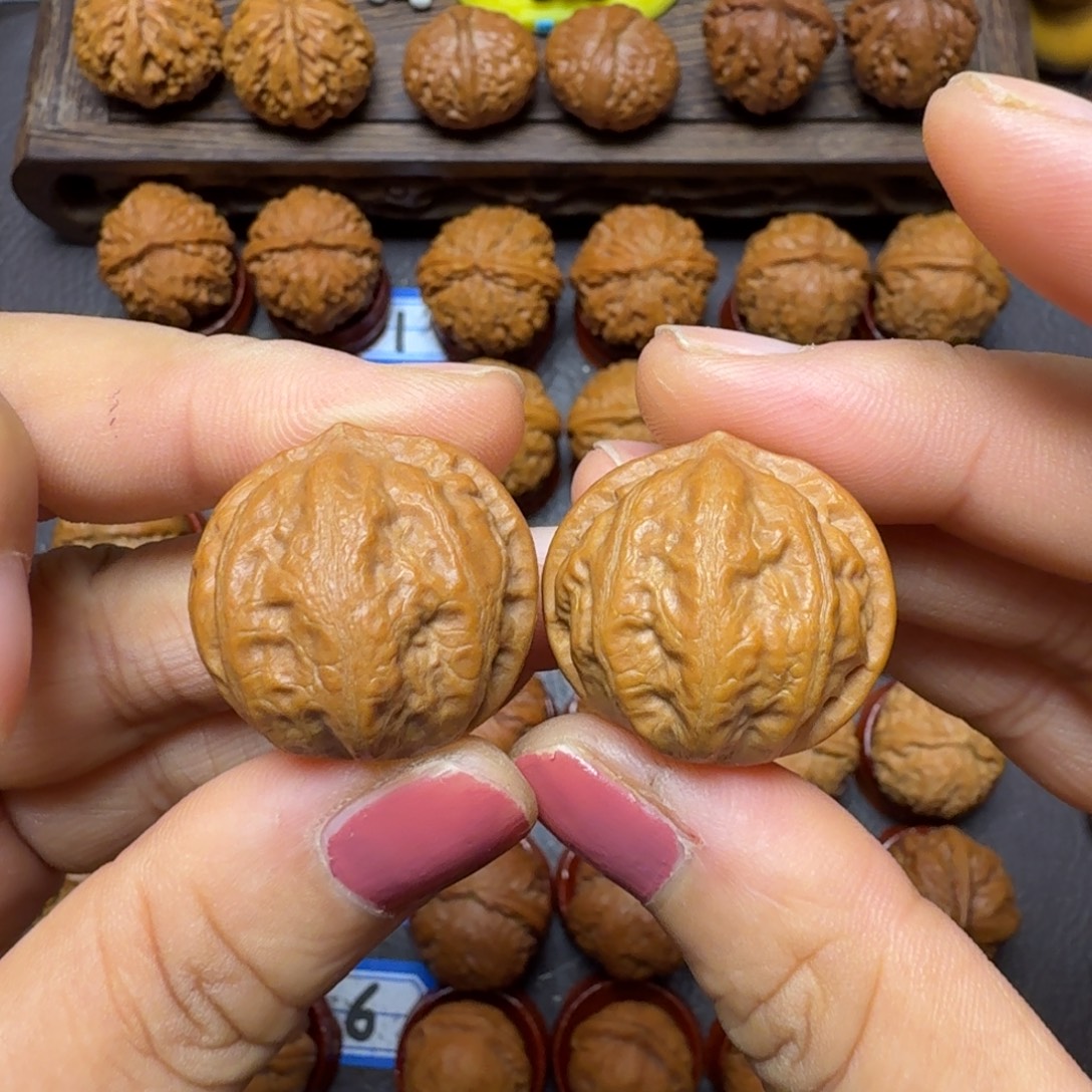 辉****把件文玩核桃27尺帝王龙脊