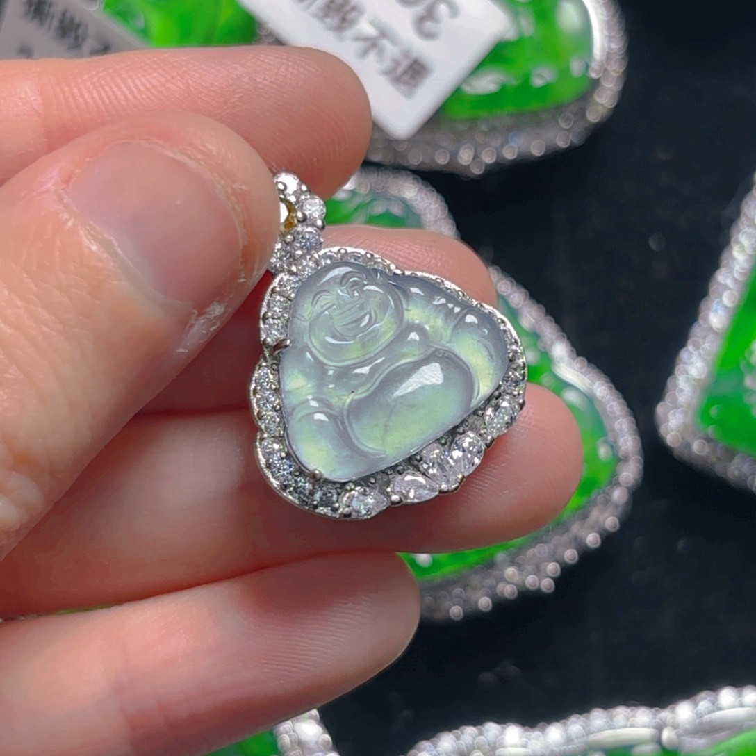 翡翠颈饰未镶嵌佛公