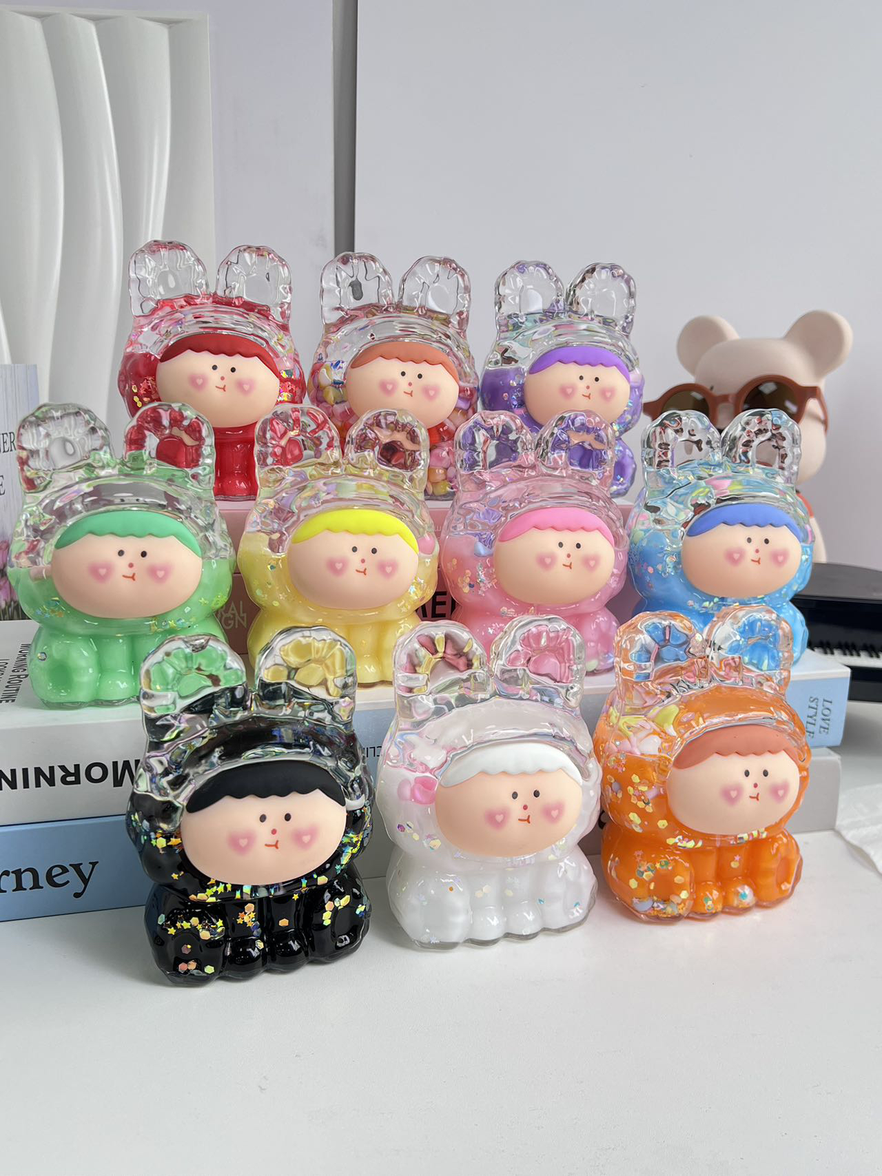 巨无霸奶色流沙款莉莉丝亚克力摆件（尺寸12.15x9x7.7）