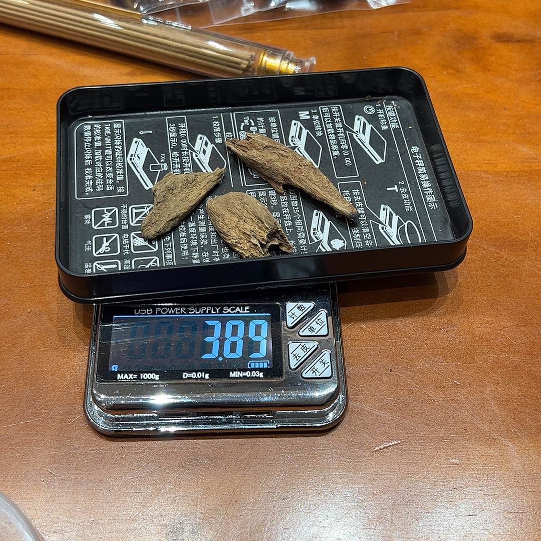 醉***翁沉香沉香碎屑越南广平红土3.8g+