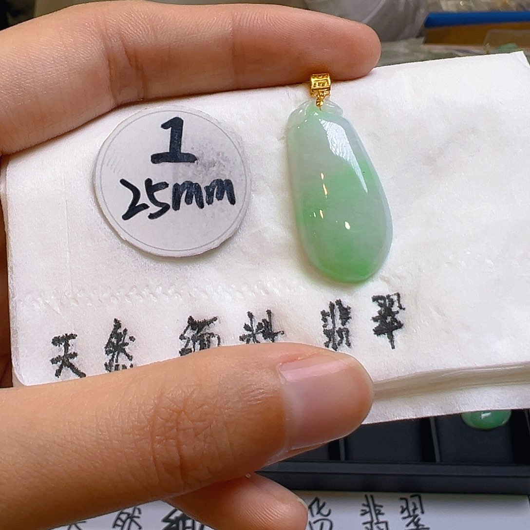 翡翠颈饰18K金镶嵌翡翠