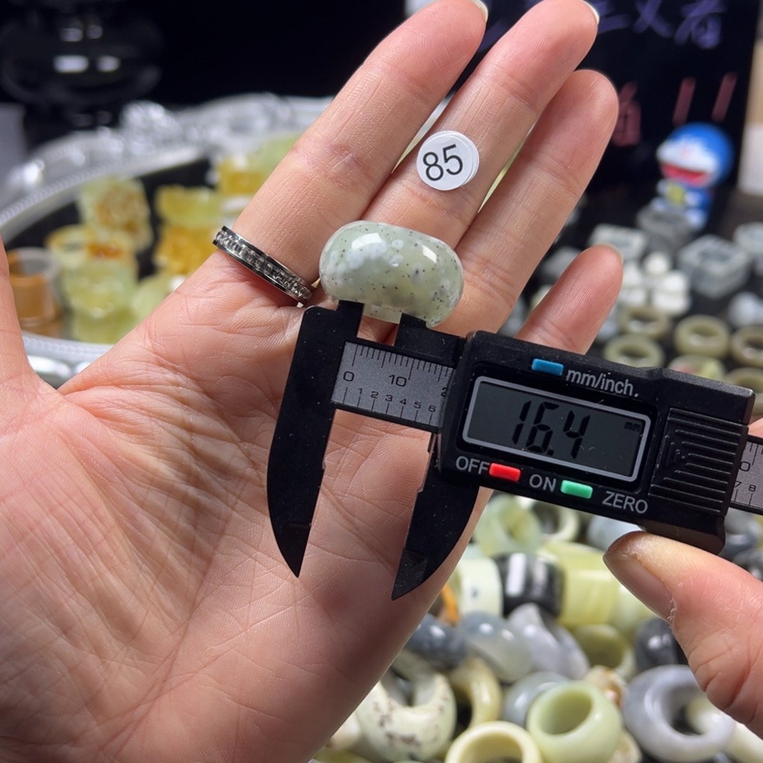 蛇纹石玉未镶嵌戒指