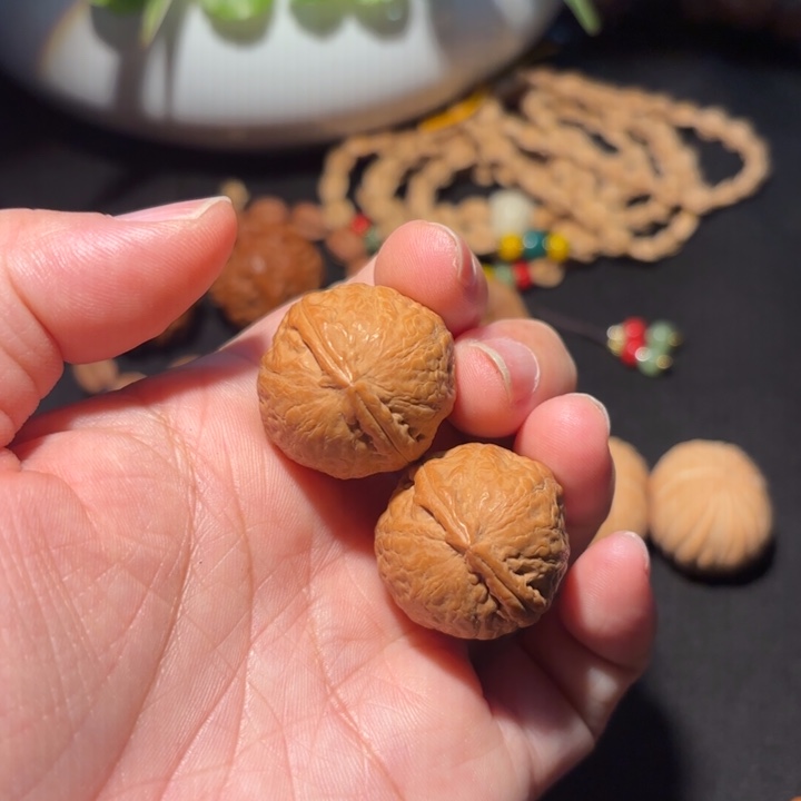 文玩核桃把件野生核桃秋子手捻310