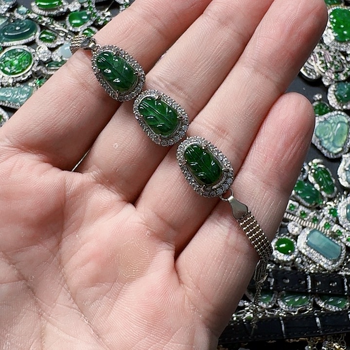 翡翠颈饰未镶嵌天然A货翡翠放漏