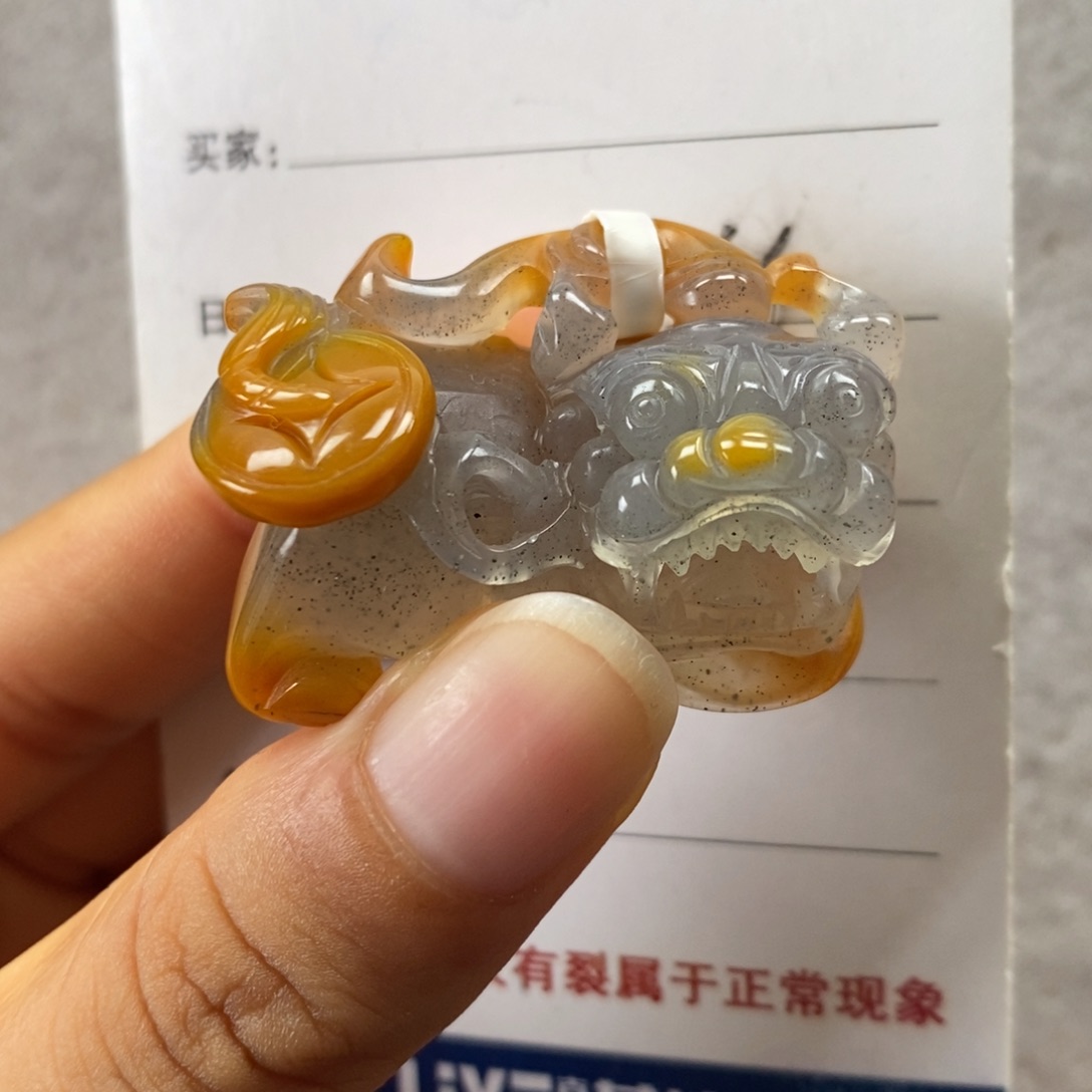 石英质玉（黄龙玉）未镶嵌颈饰