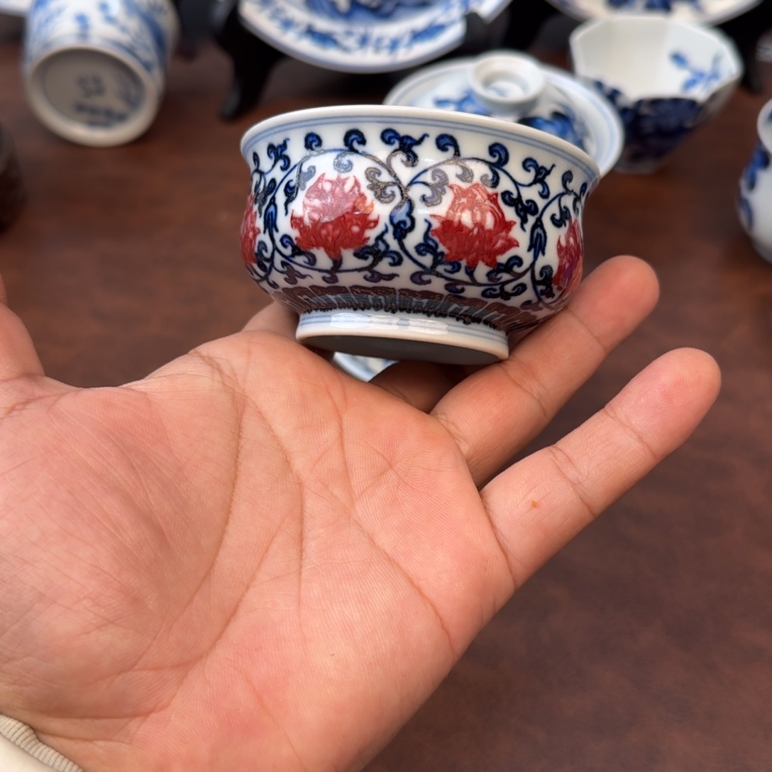 陶摆件釉里红卢氏缠枝